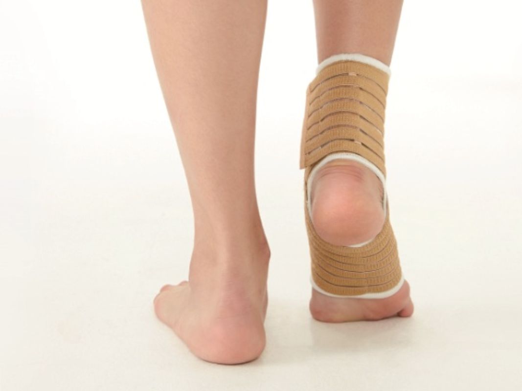 Dr.Med Elastic Ankle Sleeve With Adjustable Strap A009 Small